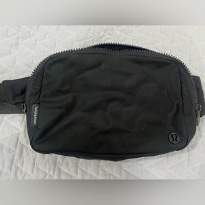 Lululemon belt bag 2L